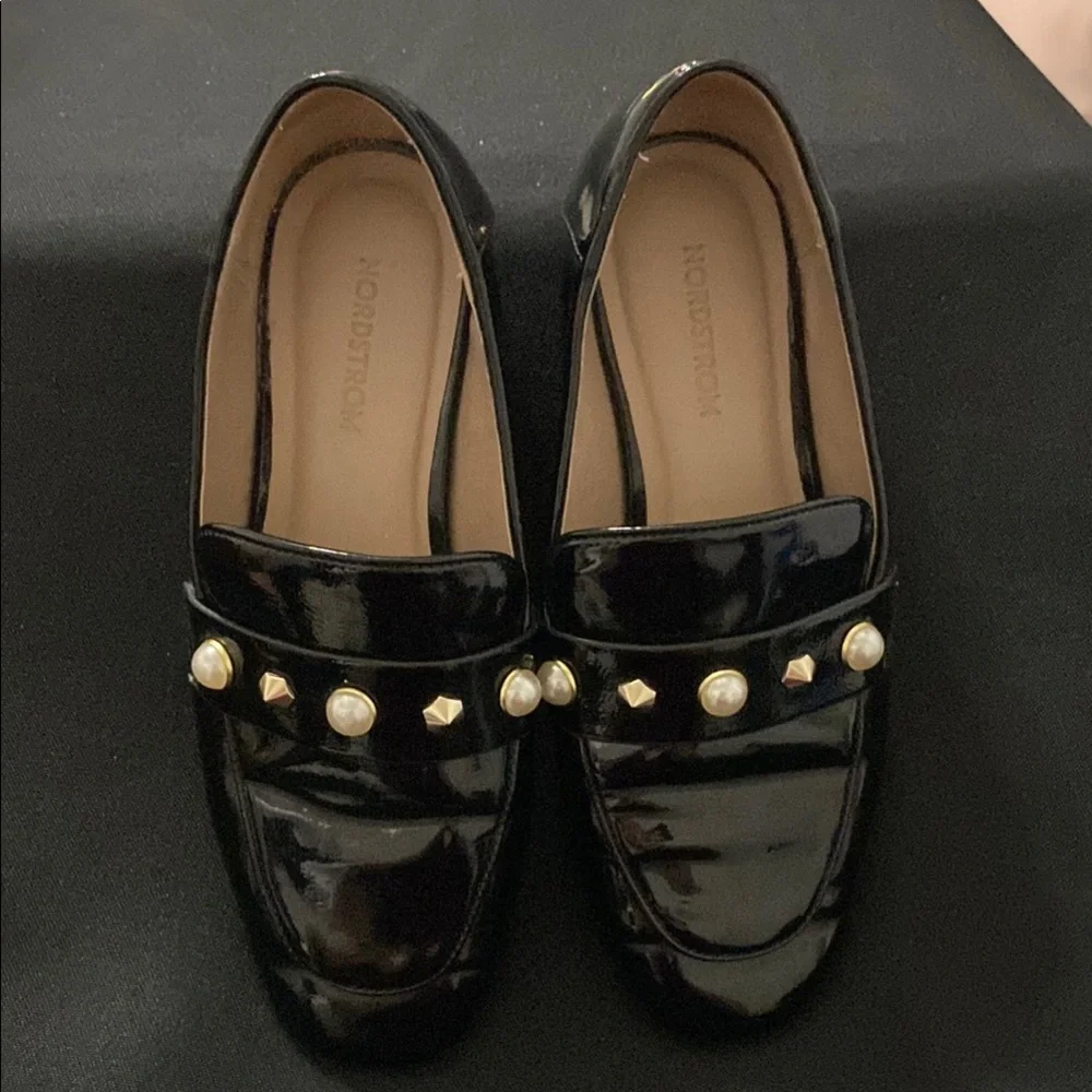 Nordstrom Black Patent Loafers with‎ Pearl Accents Girls  size 2